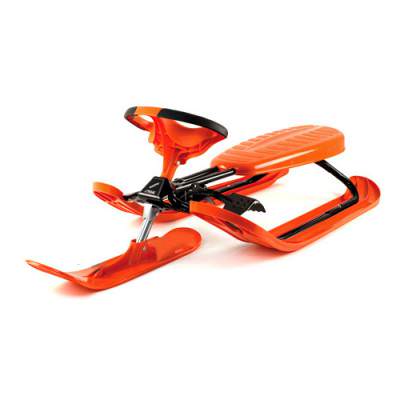 Снегокат Stiga Snowracer 73-2122-03 Снегокат Stiga Snowracer 73-2122-03 Снегокат Stiga Snowracer 73-2122-03 яркого оранжевого цвета, несомненно привлечет внимание Вашего ребенка.
Минимальный рост: 120 см.
Максимальная нагрузка: 100 кг.
Возрастная группа: от 5 лет.
Вид тормоза: ножной.
Материал сиденья: пластик.
Трос буксировки: прочная веревка с пластиковой ручкой.
Поставляется в двух цвета: оранжевый, голубой.