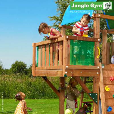 Модуль Balcony Модуль Balcony Любой детский городок Jungle Gym можно усовершенствовать с помощью дополнительного модуля Jungle Gym Balcony - надежного балкона, огражденного с трех сторон.
Размер (ДхШхВ): 80 - 160 х 75 х 75 см.
Допустимое количество детей - 2.