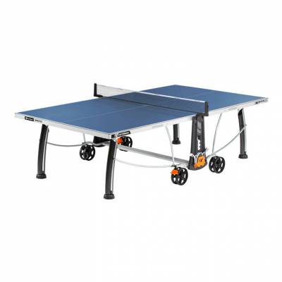 Всепогодный теннисный стол Cornilleau Sport 300S Crossover Outdoor (синий) Игровая поверхность: меламиновый композит 5 мм.
Ширина канта (отбортовки): 50 мм.
Антибликовое покрытие: SOFT MAT.
Сетка: складная, с регулировкой натяжения нити.
Конструкция: складная, система DSI.
Регулируемые по высоте опоры &Oslash;120 мм.
Колеса: 4 сдвоенных колеса SPECIAL OUTDOOR Double wheels Oversize 32х200 мм с двумя тормозами.
Держатели для хранения 4-х ракеток.
Два держателя для 6-и мячей в середине стола.
Сделано во Франции.&nbsp;
Гарантия на игровую поверхность &ndash; 10 лет.
