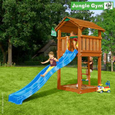 Детский городок Jungle Gym Cottage Детский городок Jungle Gym Cottage Ваш ребенок растет истинным ценителем приключений? Он никогда не сидит на месте и стремится к открытиям? Тогда Детский городок Jungle Gym Cottage ему просто необходим! Башня, горка, песочница, лесенка с удобным расположением ступенек сделают игру интересной, комфортной и безопасной.
Допустимое количество детей - 6.
Максимальный вес ребенка - 50 кг.
Длина горки - 3 метра.
Размеры с горкой (ДхШхВ): 385 х 159 х 257 см.
